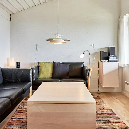 Lavish Holiday Home In Allinge With Sea View إلينغه